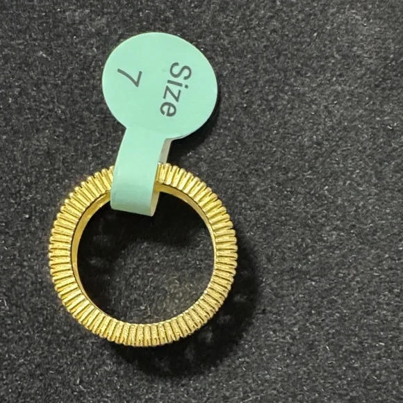 SS elegant Gold Women's Ring size 7 - Picture 2 of 3